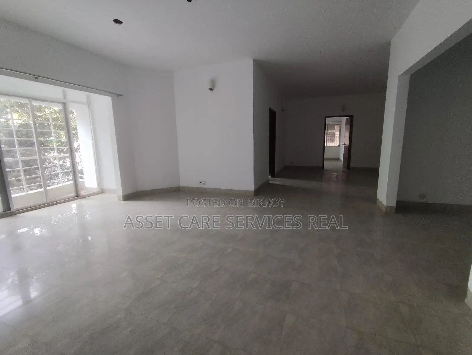 4Bed Un-Furnished 3710-Sqft Big Apartment Rent In Gulshan North in Gulshan