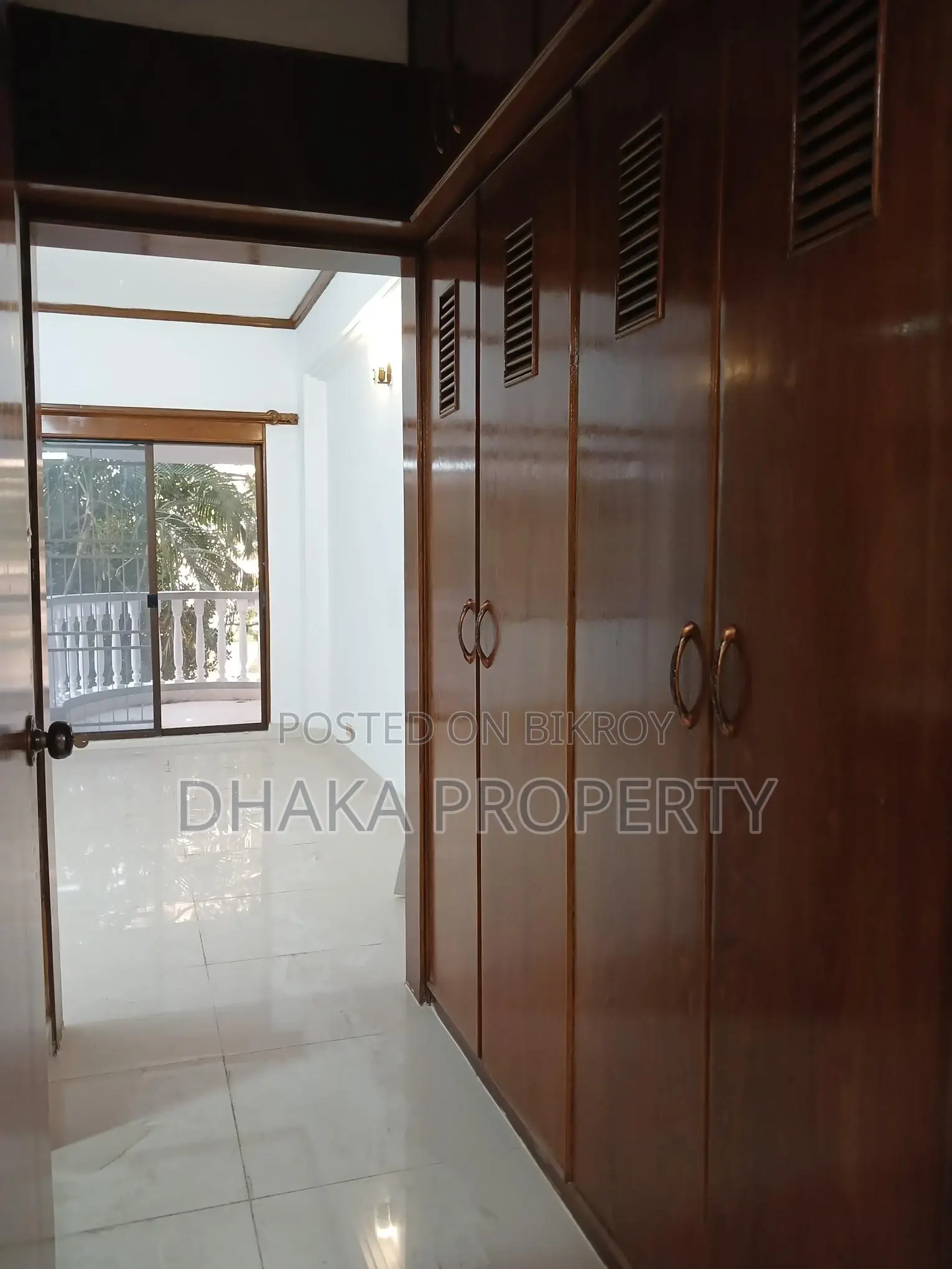 4Bed 3200SqFt. Nice Apartment Rent at Gulshan Diplomatic Zone in Gulshan
