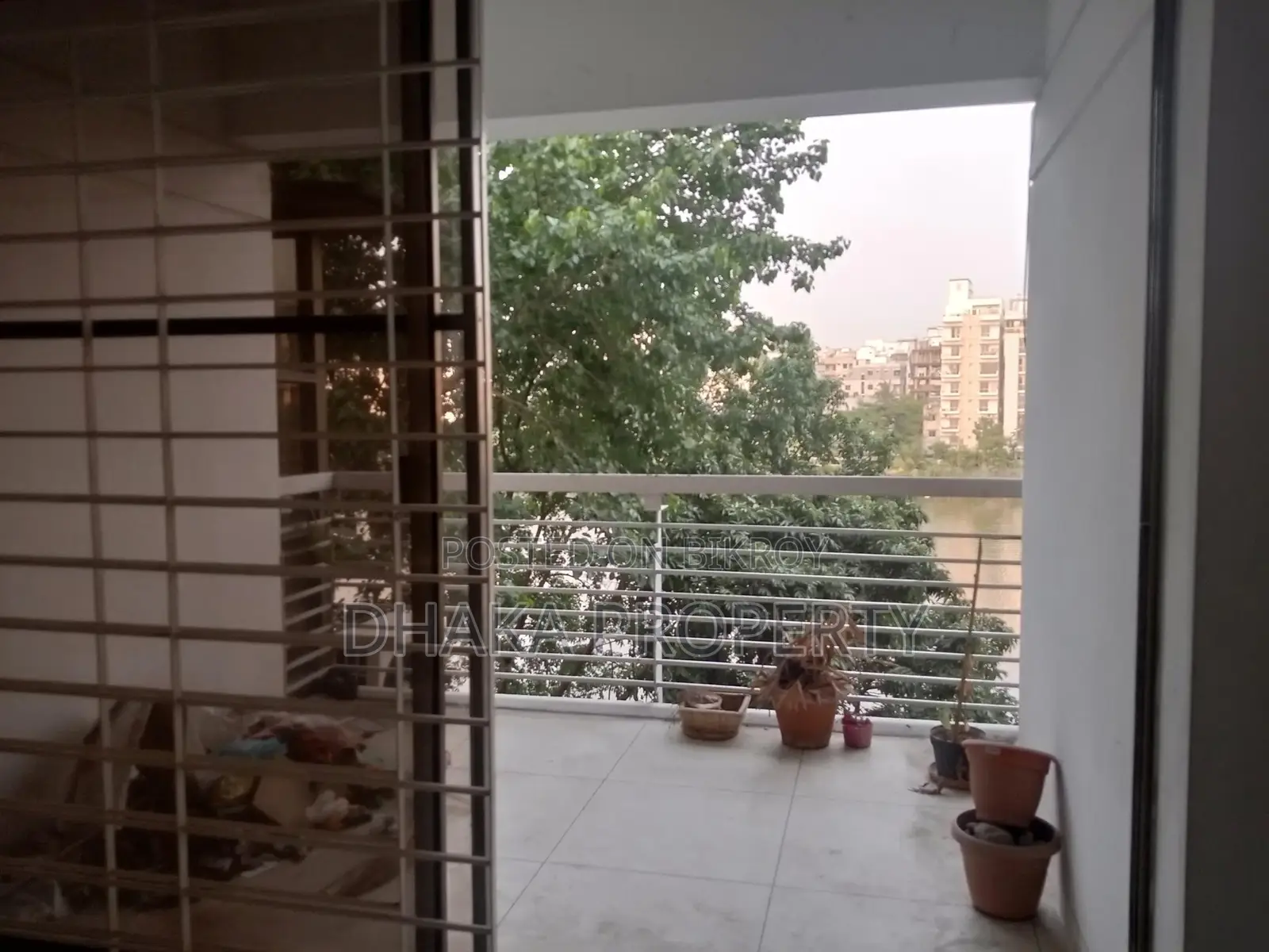 Lake View 2350sqft Un Furnished 3 Bedrooms Apartment Rent in Gulshan in Gulshan