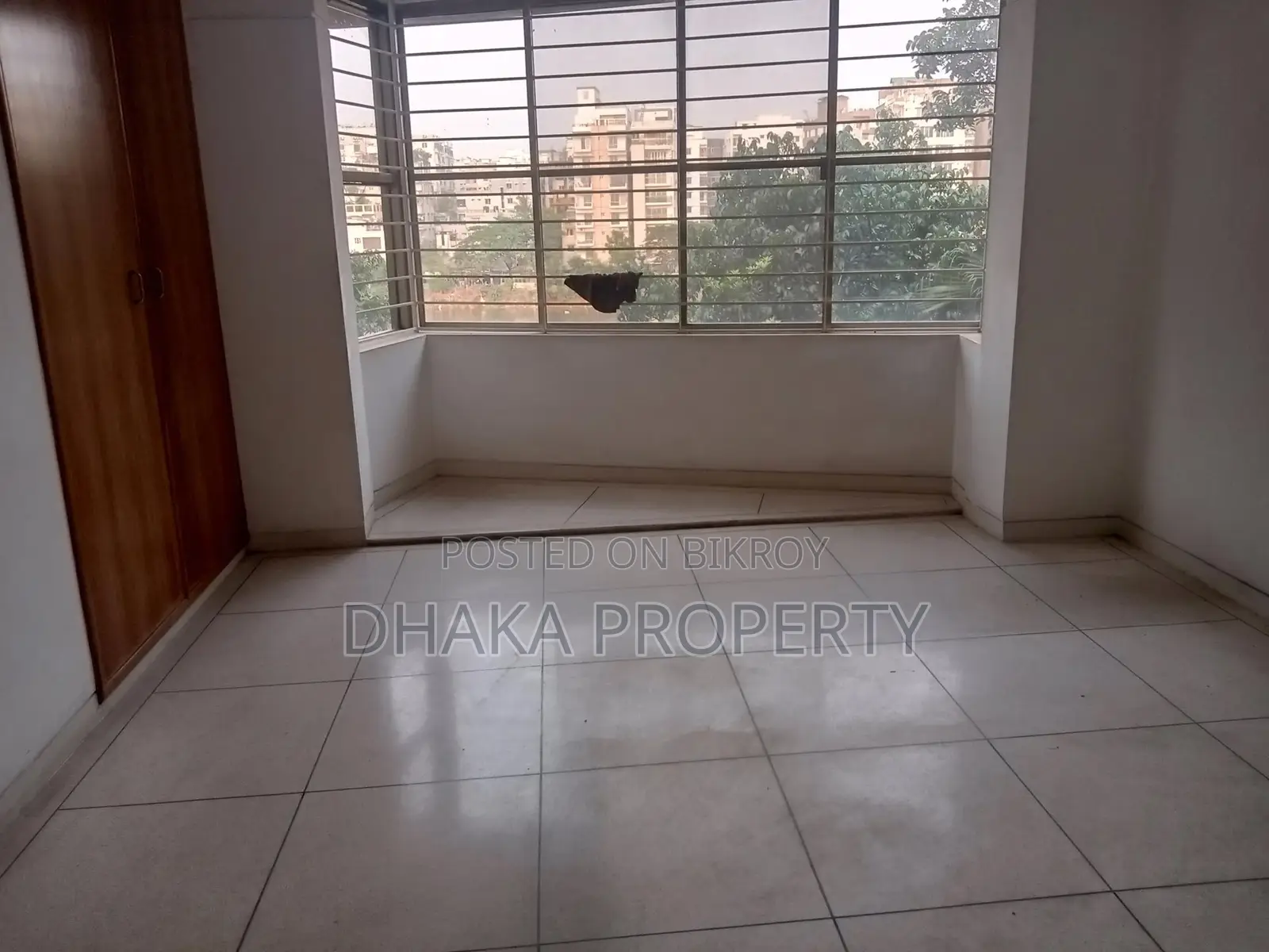 Lake View 2350sqft Un Furnished 3 Bedrooms Apartment Rent in Gulshan in Gulshan