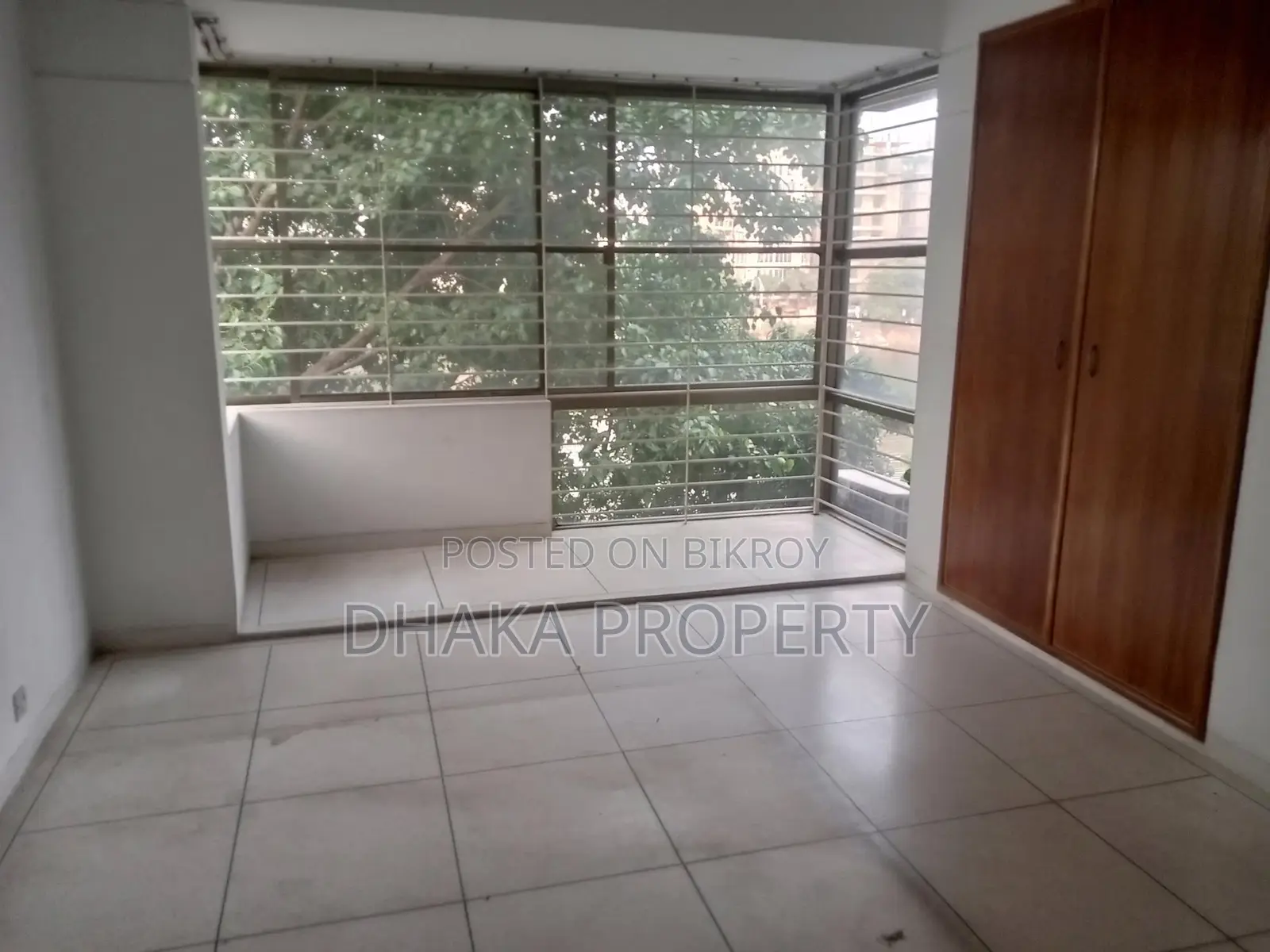 Lake View 2350sqft Un Furnished 3 Bedrooms Apartment Rent in Gulshan in Gulshan