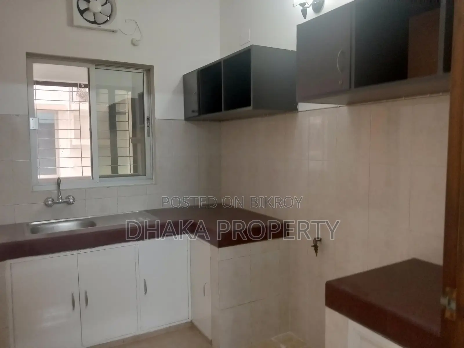 2600-SqftvSemi Furnished Good Quality Apartment Rent in Gulshan in Gulshan