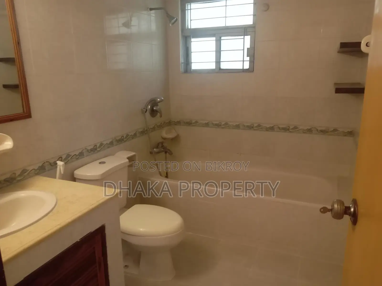 2600-SqftvSemi Furnished Good Quality Apartment Rent in Gulshan in Gulshan