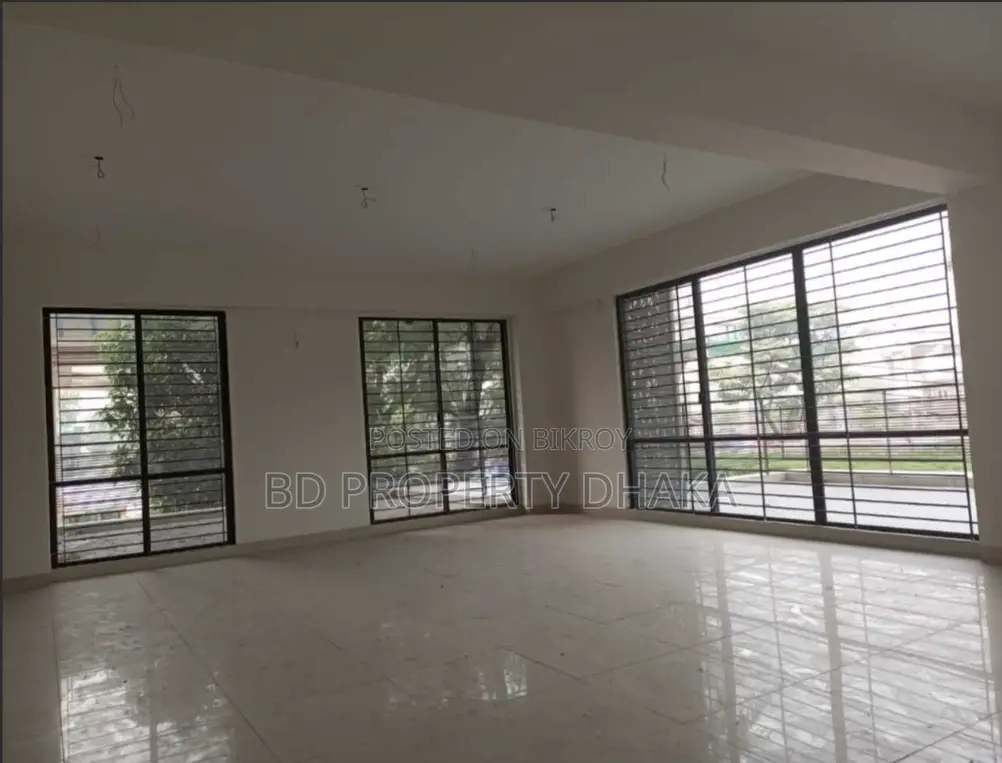 2000 Sqft Nice Open Commercial Space Rent In Banani in Banani