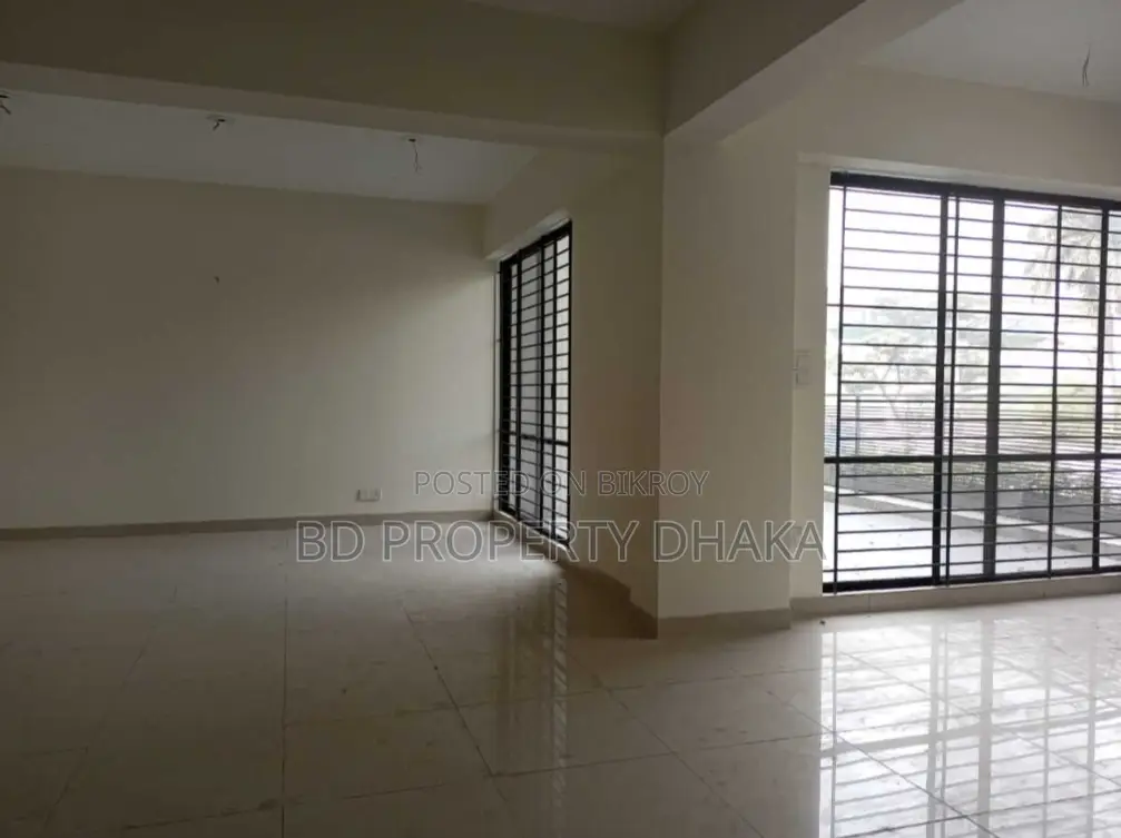 2000 Sqft Nice Open Commercial Space Rent In Banani in Banani