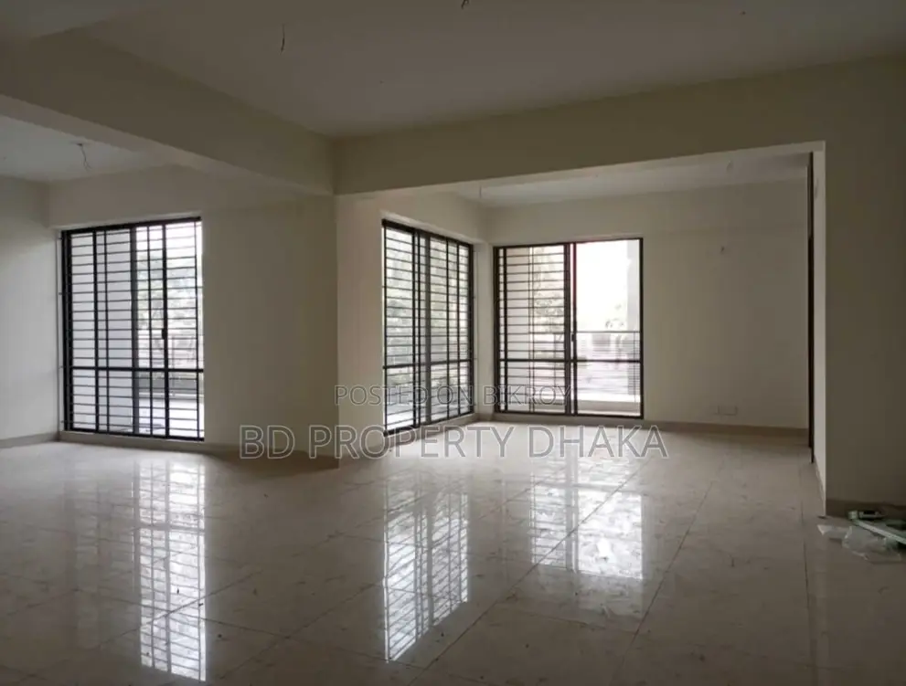 2000 Sqft Nice Open Commercial Space Rent In Banani in Banani