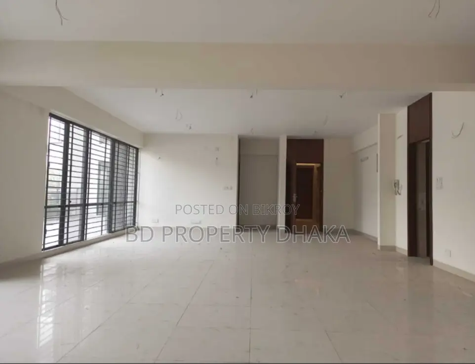 2000 Sqft Nice Open Commercial Space Rent In Banani in Banani