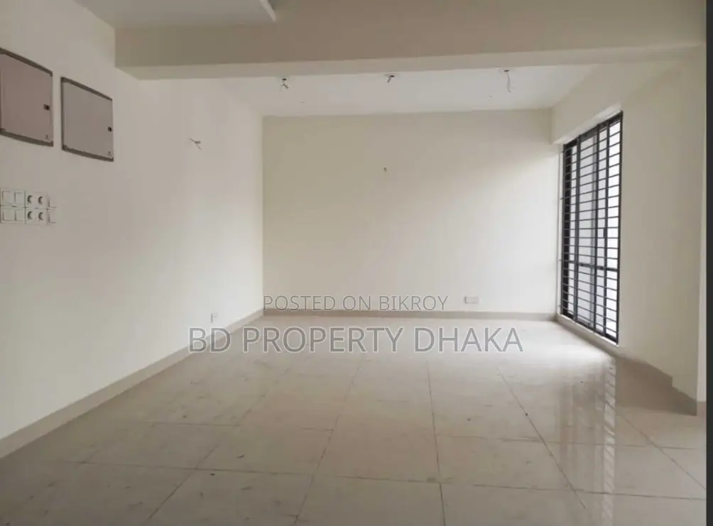 2000 Sqft Nice Open Commercial Space Rent In Banani in Banani