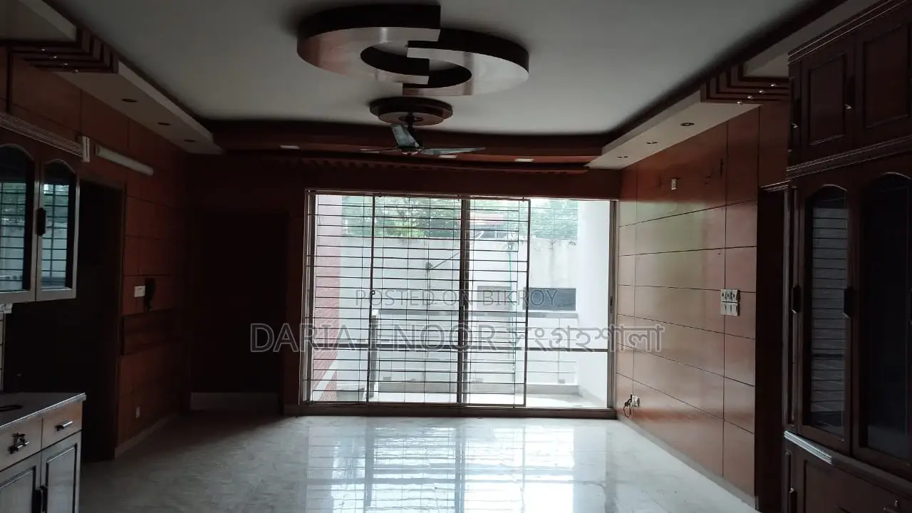 Assurance South-Facing Flat for Sale on the 10th Floor in Banani with Titas Gas in Banani