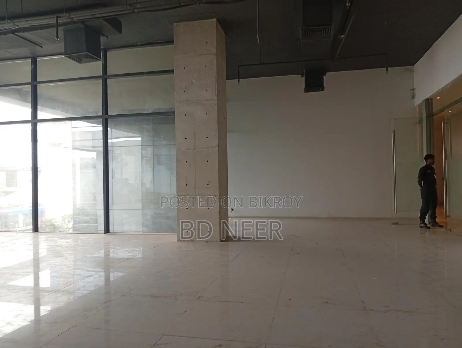 Commercial Office 2300 Sqft Open Space Rent in Gulshan Avenue in Gulshan