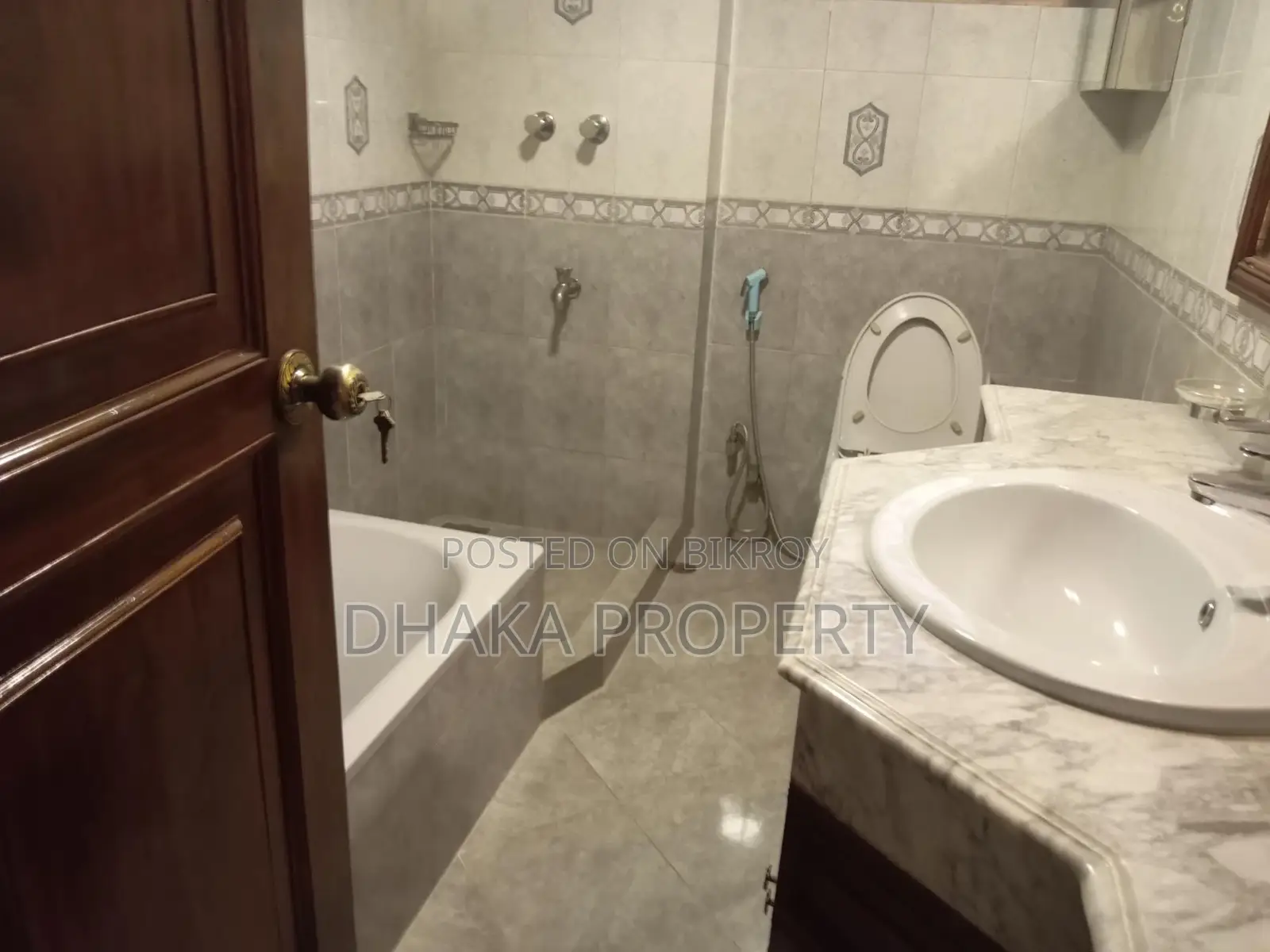 Un-Furnished 4-Beds (2900-Sqft) Apartment Rent in in Gulshan