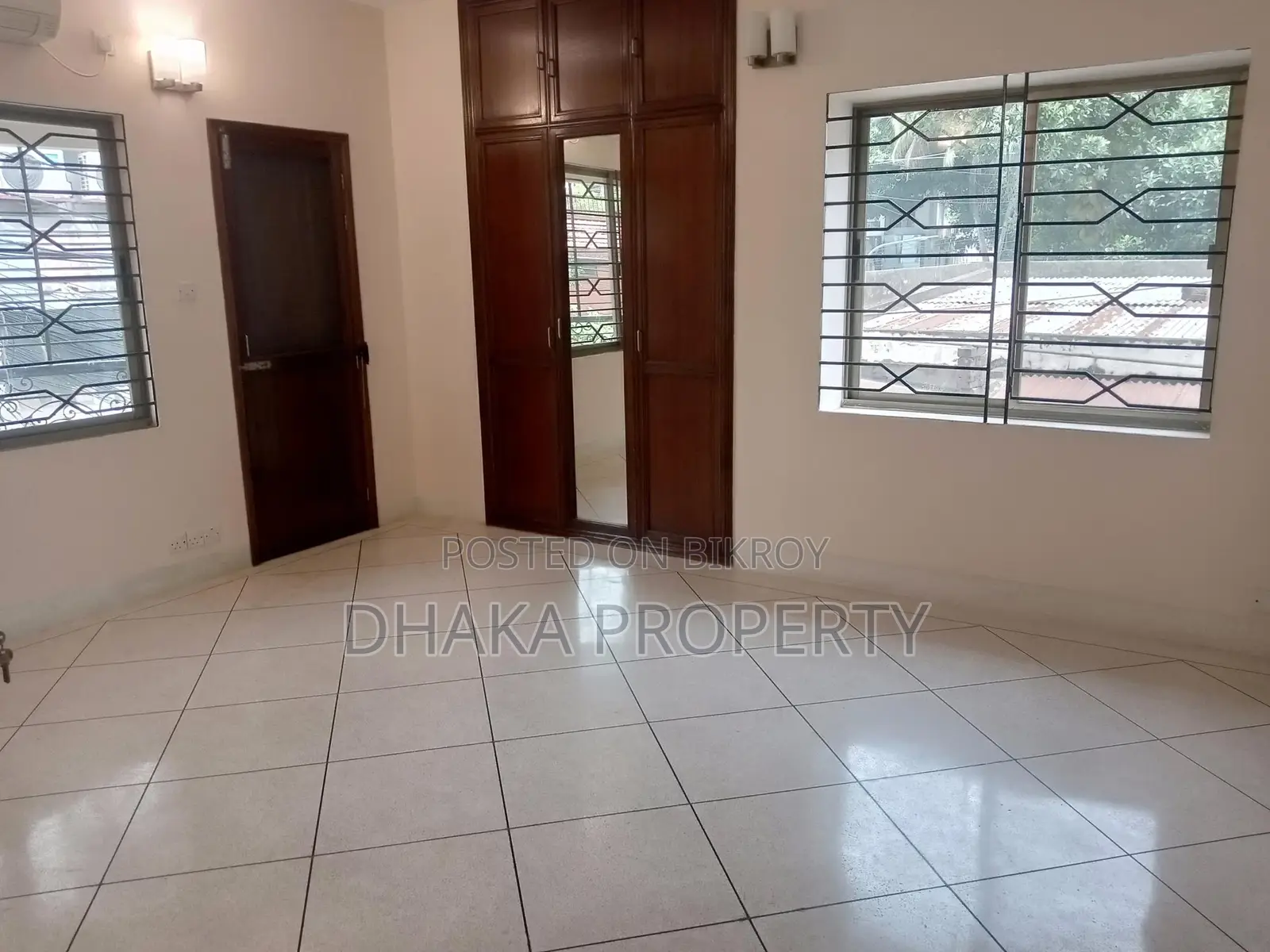 Un-Furnished 4-Beds (2900-Sqft) Apartment Rent in in Gulshan