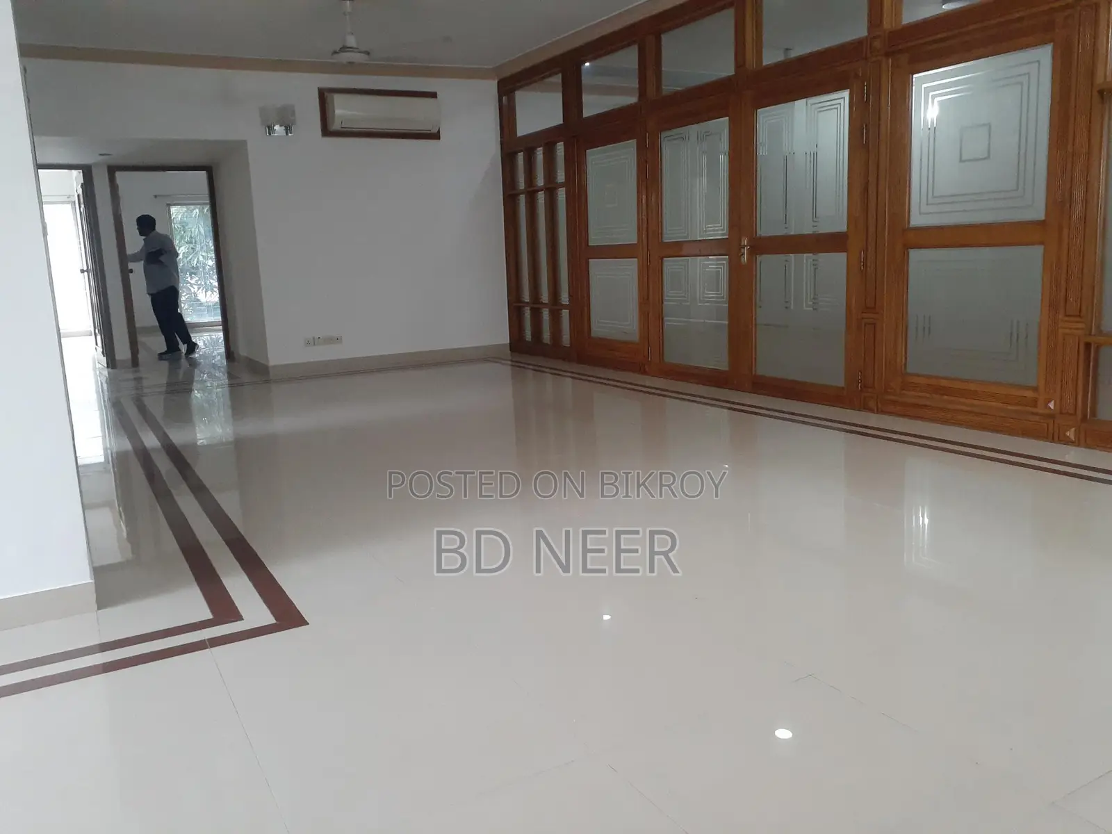Semi Furnished 4 Bed Single Unt.7Th Floor Flat Rent in Gulshan-2 in Gulshan