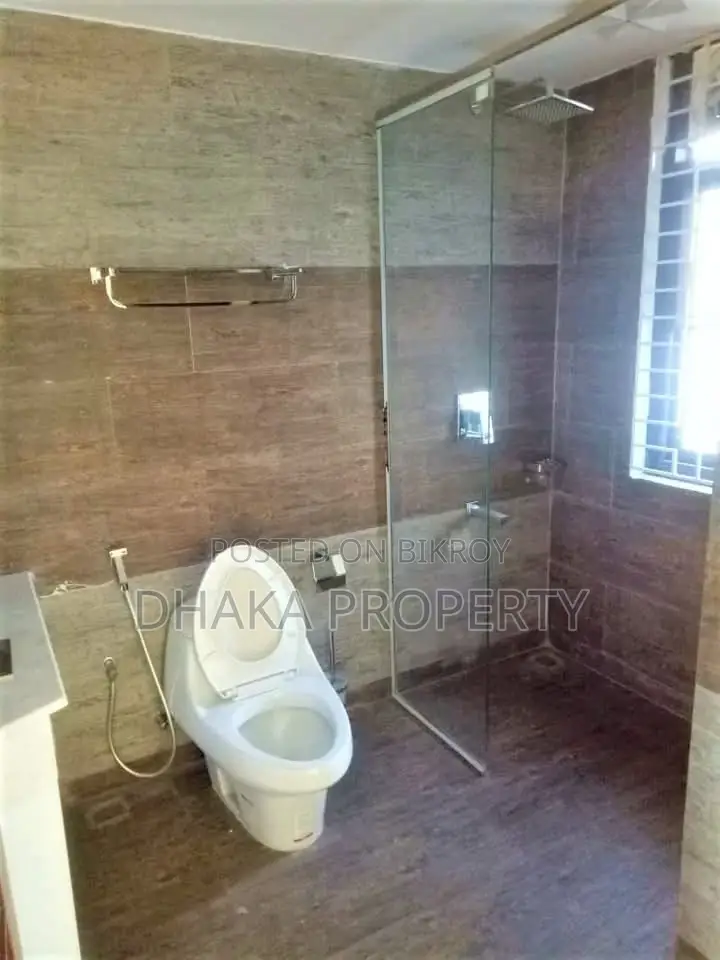 (Gym-Swimming pool) 4 Beds Semi-Furnished Flat Rent in Gulshan in Gulshan
