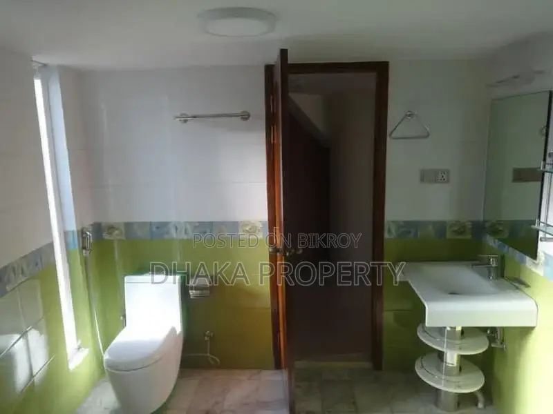 (Gym-Swimming pool) 4 Beds Semi-Furnished Flat Rent in Gulshan in Gulshan