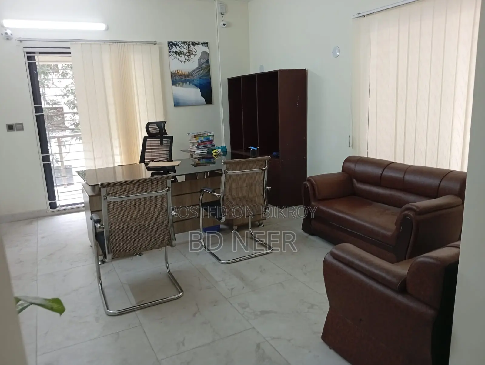 Unfurnished 2400 SqFt Residence Building Office For Rent in Gulshan-1 in Gulshan