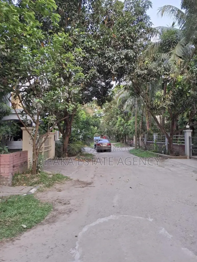 VERY URGENT NIKUNJO=1, 3 KATHA PLOT FOR SALE in Khilkhet