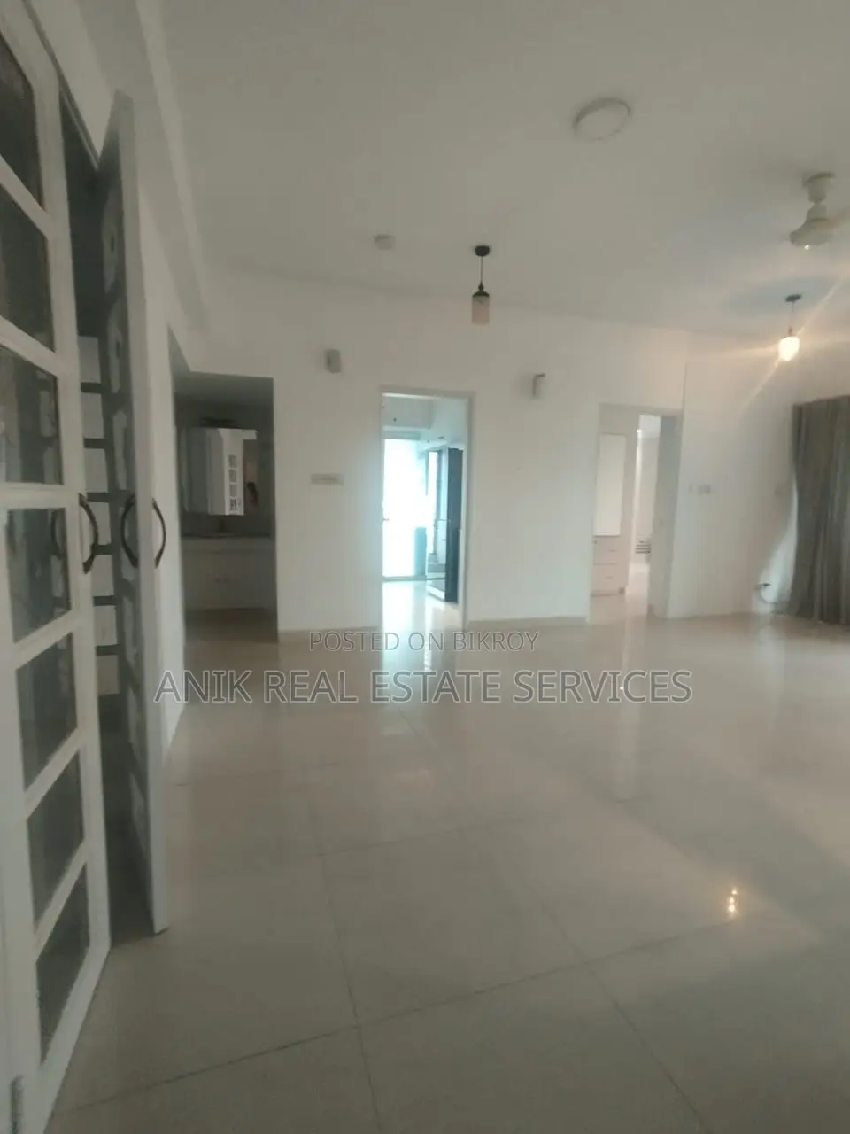 Lake View Good Quality 3 Bedroom Un Farnised Flat Rent In Gulshan in Gulshan