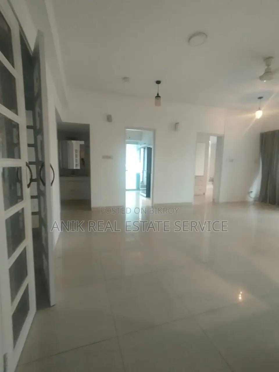 Lake View Good Quality 3 Bedroom Un Farnised Flat Rent In Gulshan in Gulshan