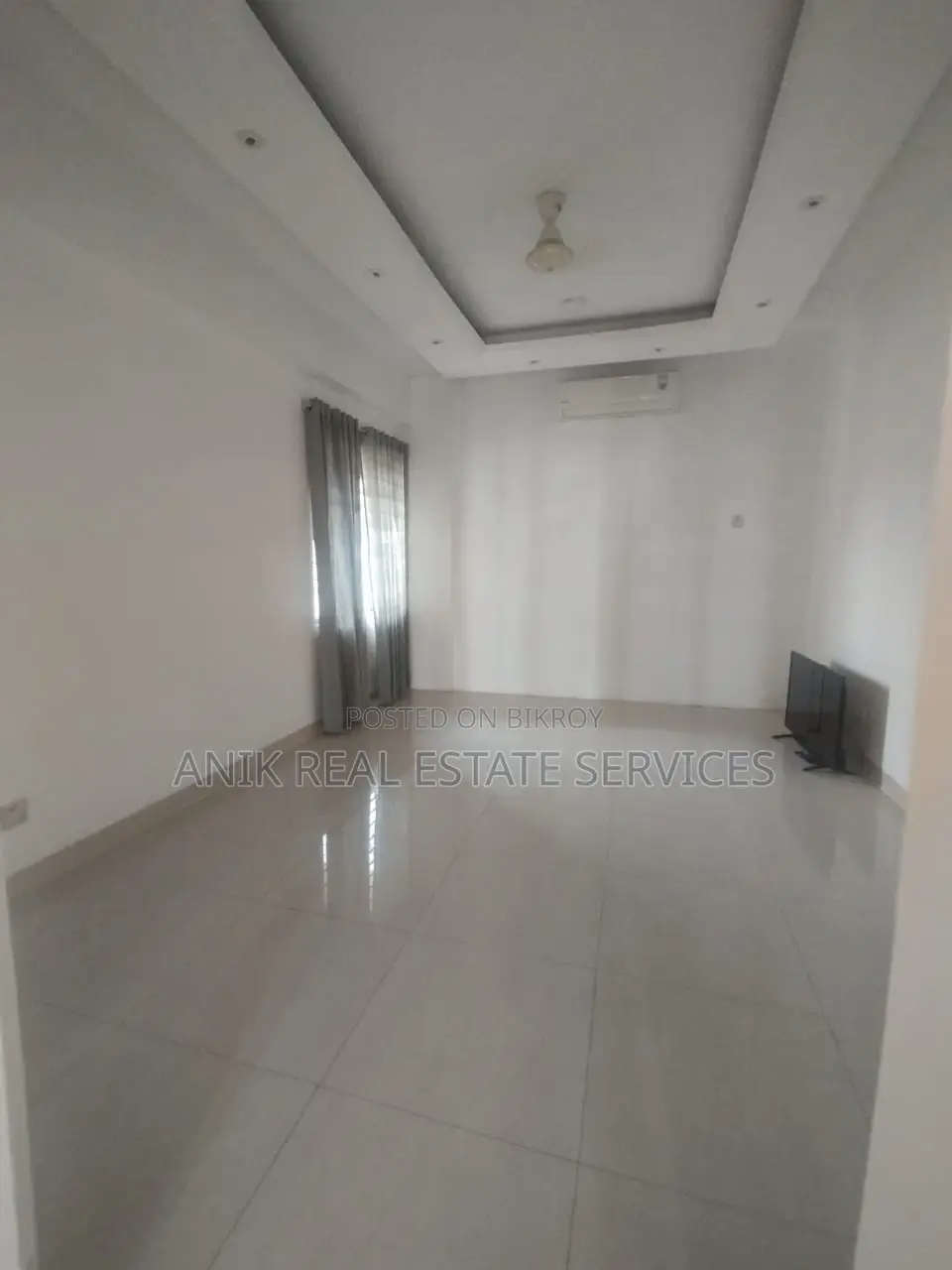 Lake View Good Quality 3 Bedroom Un Farnised Flat Rent In Gulshan in Gulshan