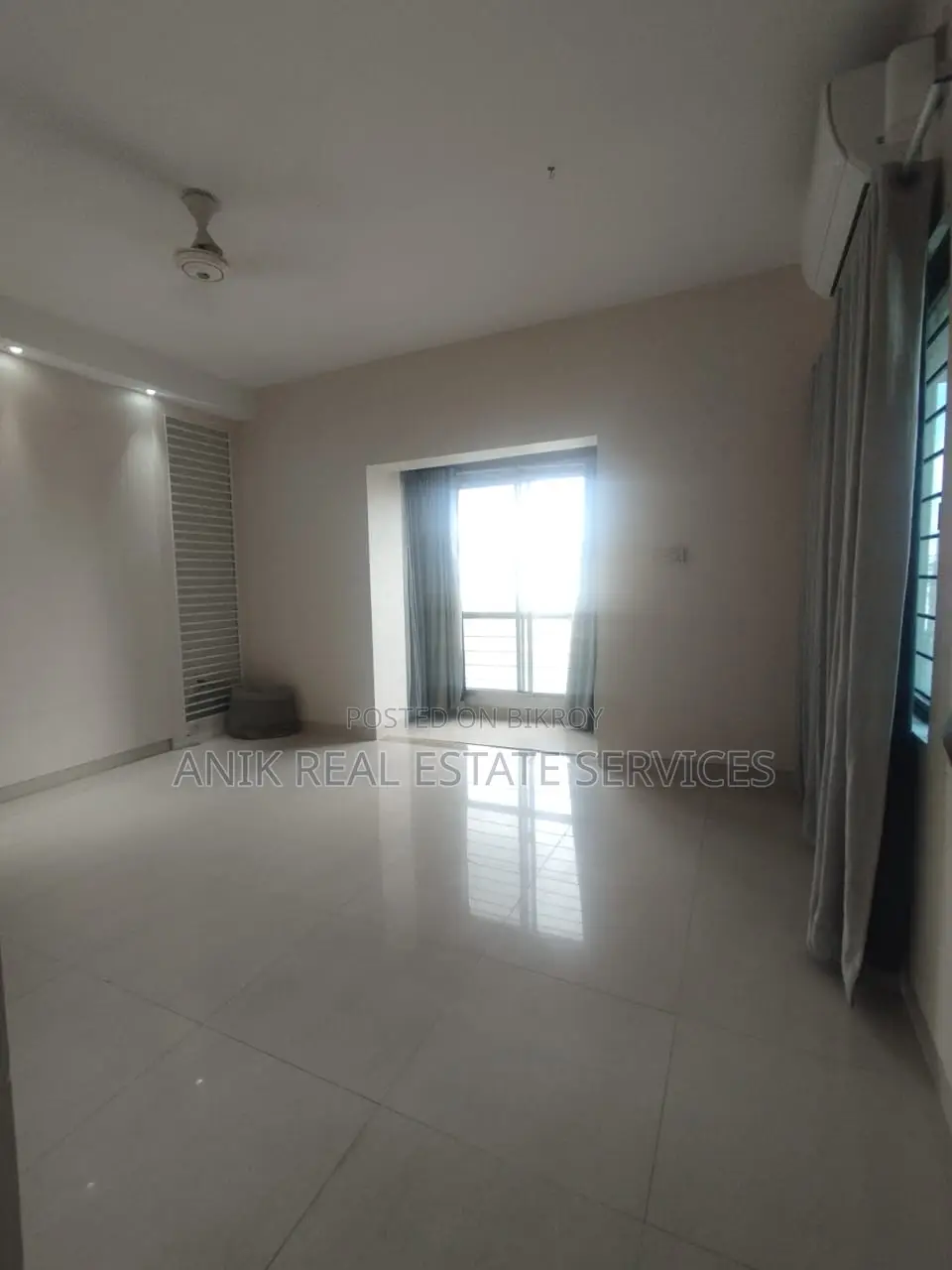 Lake View Good Quality 3 Bedroom Un Farnised Flat Rent In Gulshan in Gulshan