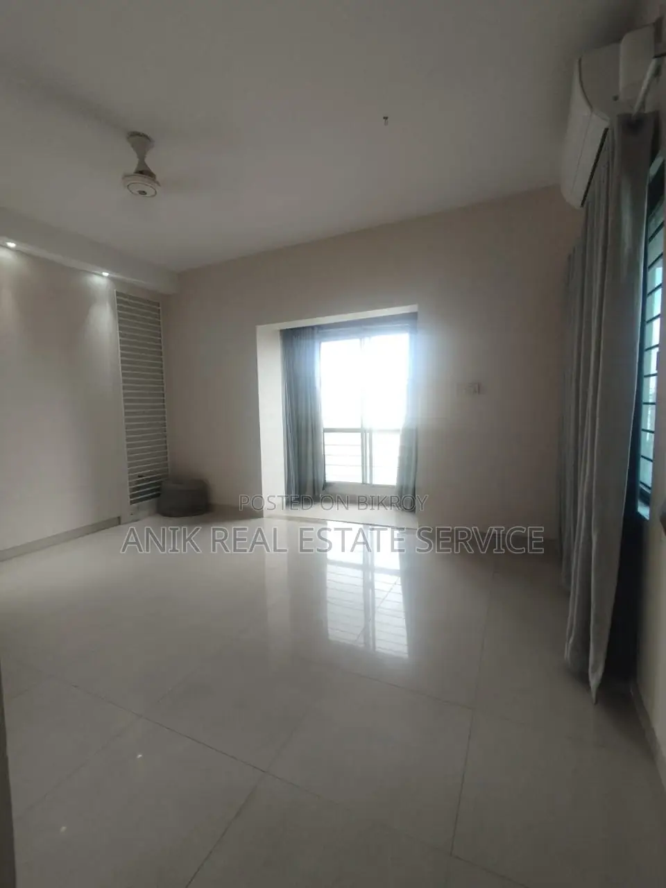 Lake View Good Quality 3 Bedroom Un Farnised Flat Rent In Gulshan in Gulshan