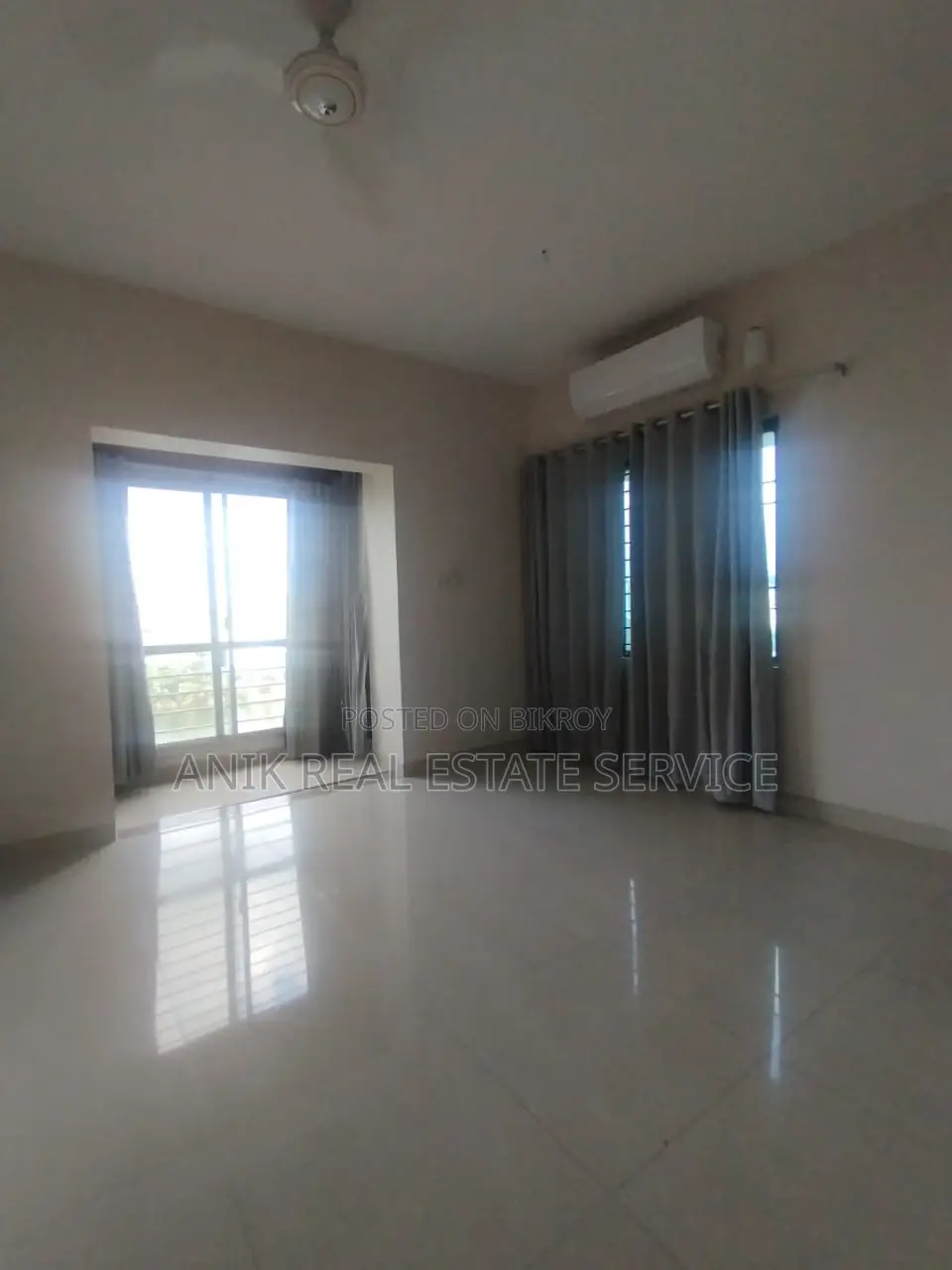 Lake View Good Quality 3 Bedroom Un Farnised Flat Rent In Gulshan in Gulshan