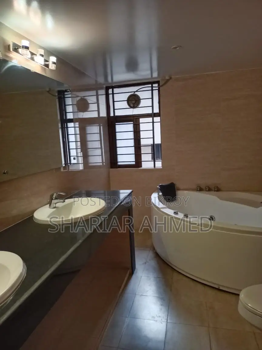 Swimming Pool Gym Facilities Ready Flat For Rent @ GULSHAN in Gulshan