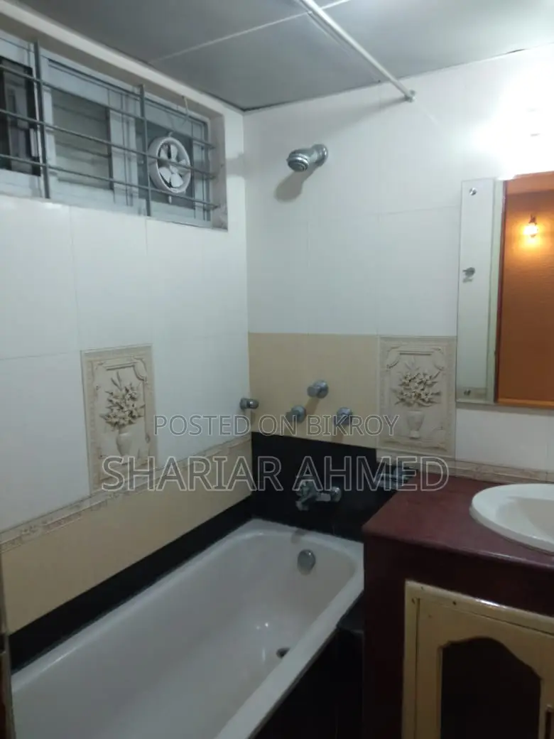 North Gulshan (2) Rent | Semi-Furnished 2400 SqFt Apartment in Gulshan