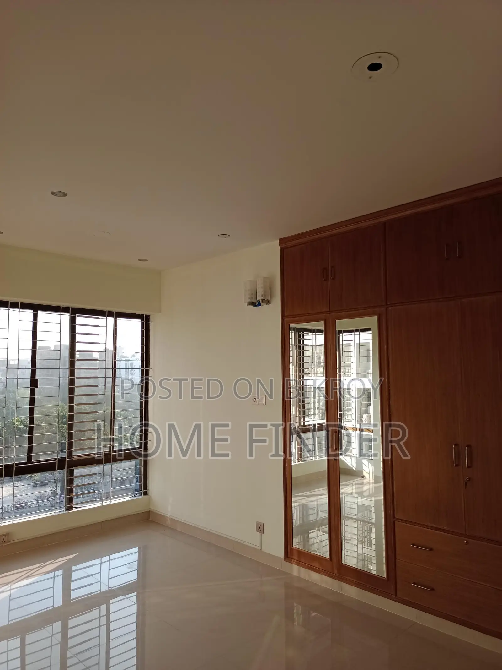 3200 Sq Ft Exclusive South Facing Apartment For Rent In Gulshan in Gulshan