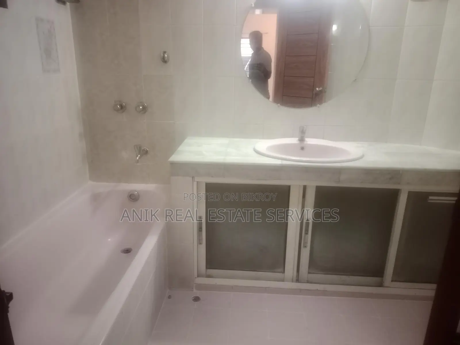 Good Quality 4 Bedroom Un Farnised Flat Rent In Gulshan in Gulshan