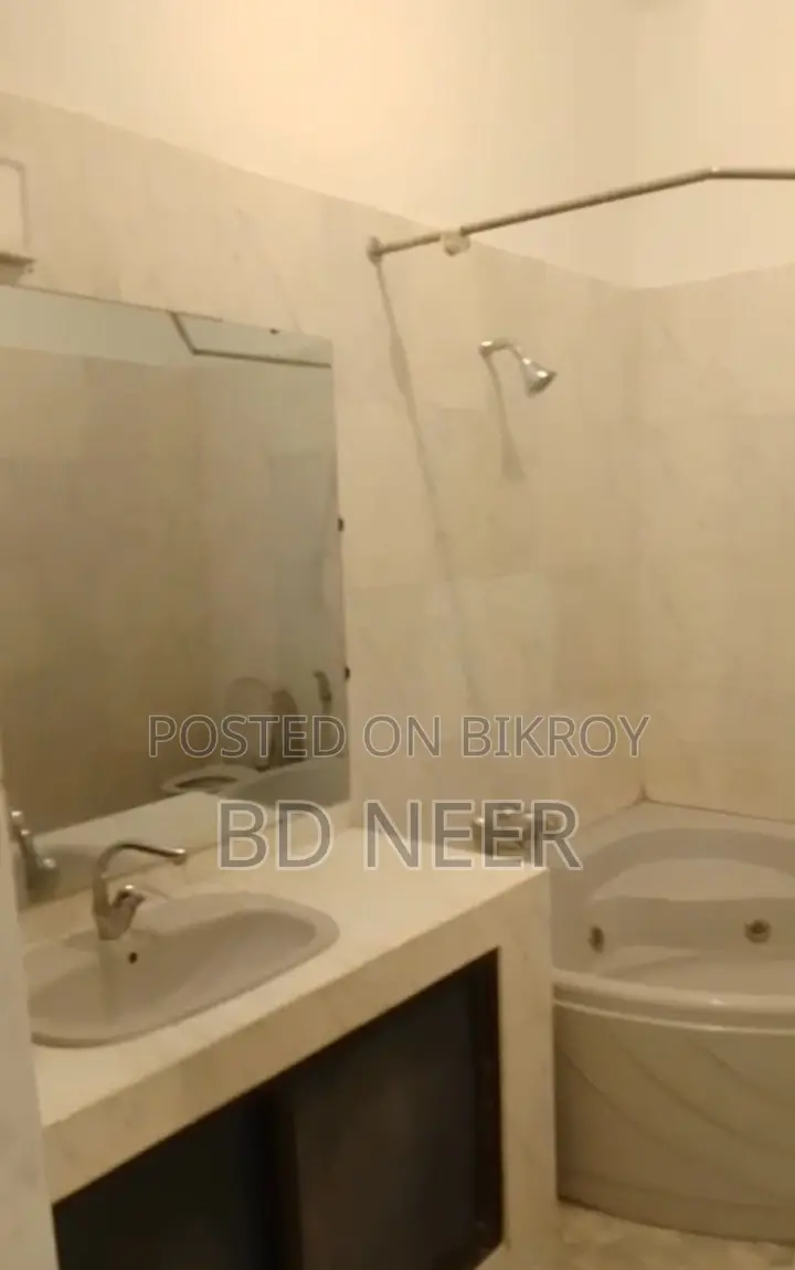 Ground Floor 2700 SqFt Office Space Available For Rent in Gulshan-2 in Gulshan