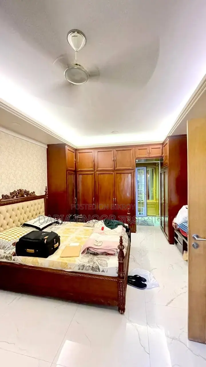 Top Floor BTI Flat for Sale with Titas Gas Connection near Lake in Gulshan 1 in Gulshan