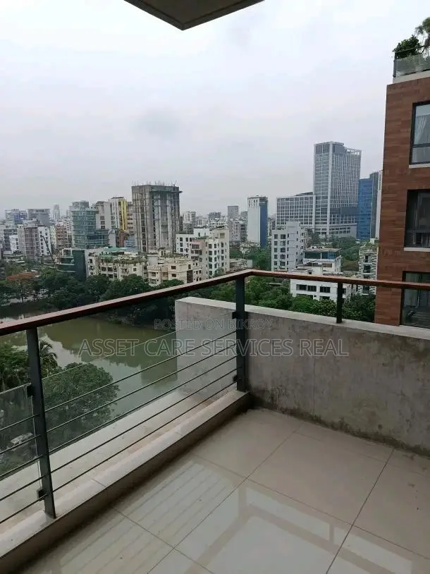 4-Bedroom Apartment with Gym and Pool for Rent in North Gulshan in Gulshan