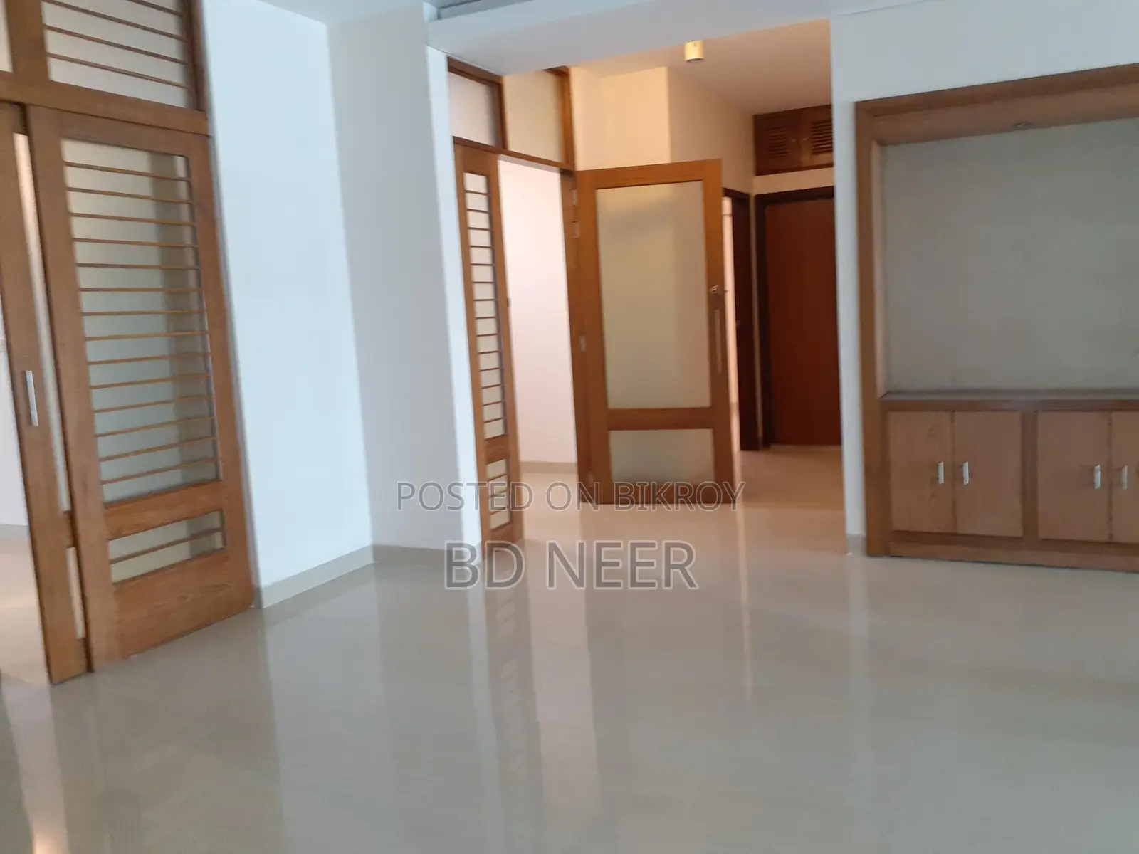 Semi Furnished 5000 sqft 4 Bed Flat Rent Gulshan-1 in Gulshan