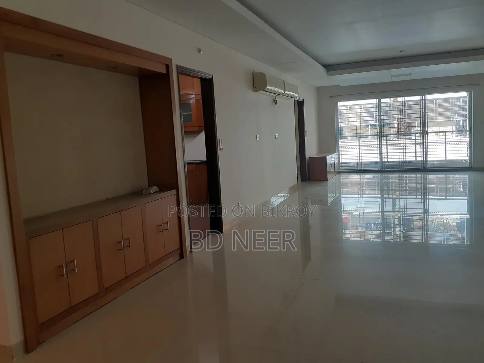 Semi Furnished 5000 sqft 4 Bed Flat Rent Gulshan-1 in Gulshan