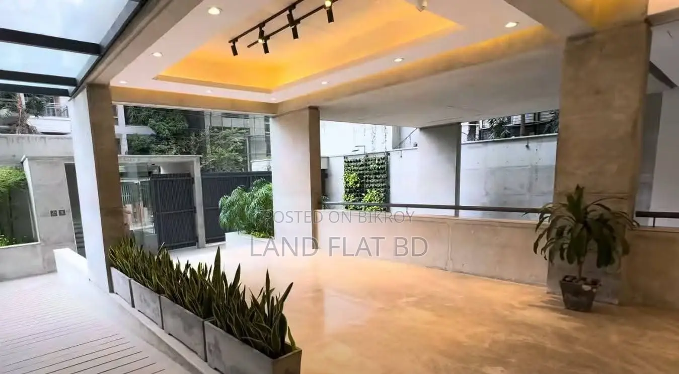 Diplomatic Zone in Baridhara, Luxurious Flat sale @ 3700 sft 3rd Floor. in Baridhara