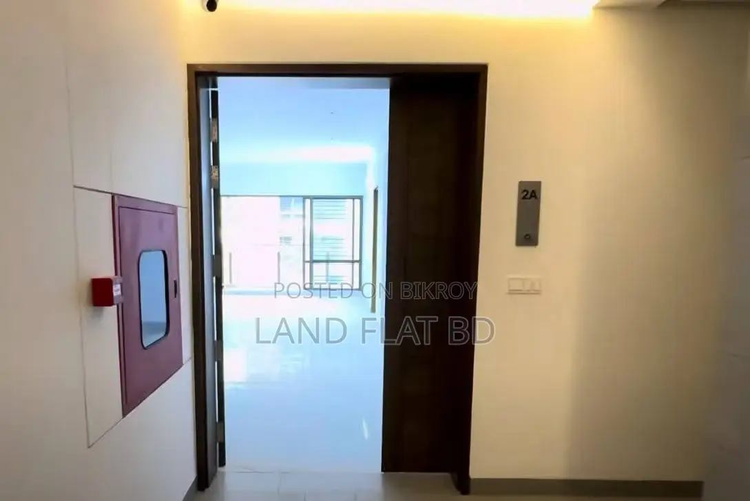 Diplomatic Zone in Baridhara, Luxurious Flat sale @ 3700 sft 3rd Floor. in Baridhara