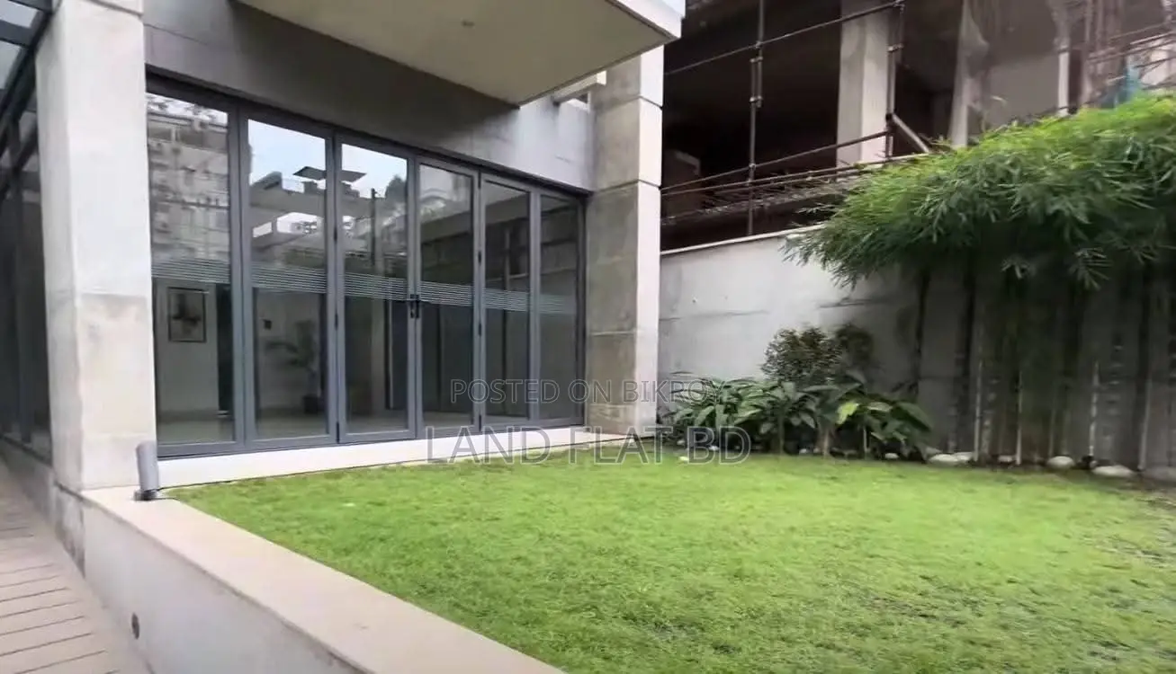 Diplomatic Zone in Baridhara, Luxurious Flat sale @ 3700 sft 3rd Floor. in Baridhara