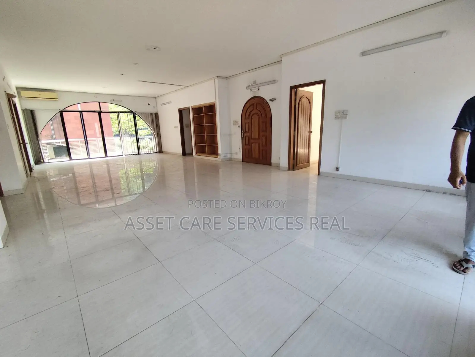 18,000 Sqft Full Building Office Space for Rent in Gulshan-2, Near Circle in Gulshan