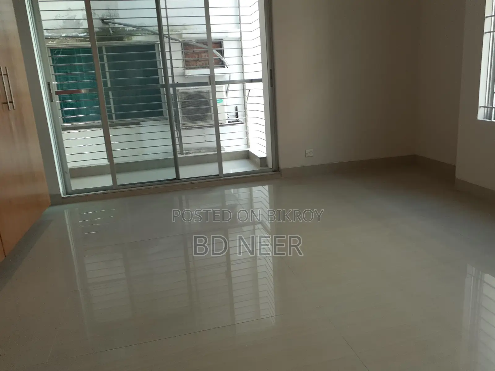 Semi Furnished 4 Bedroom Flat Rent in Gulshan-2 in Gulshan