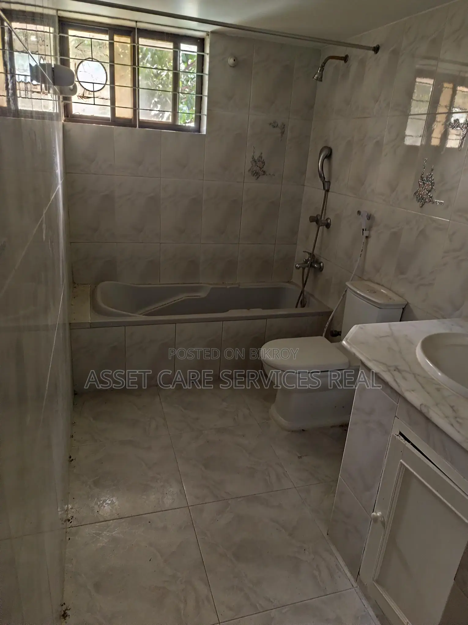 3500-Sqft Lake View Beautiful 4Bed Big Apartment Rent In Gulshan in Gulshan
