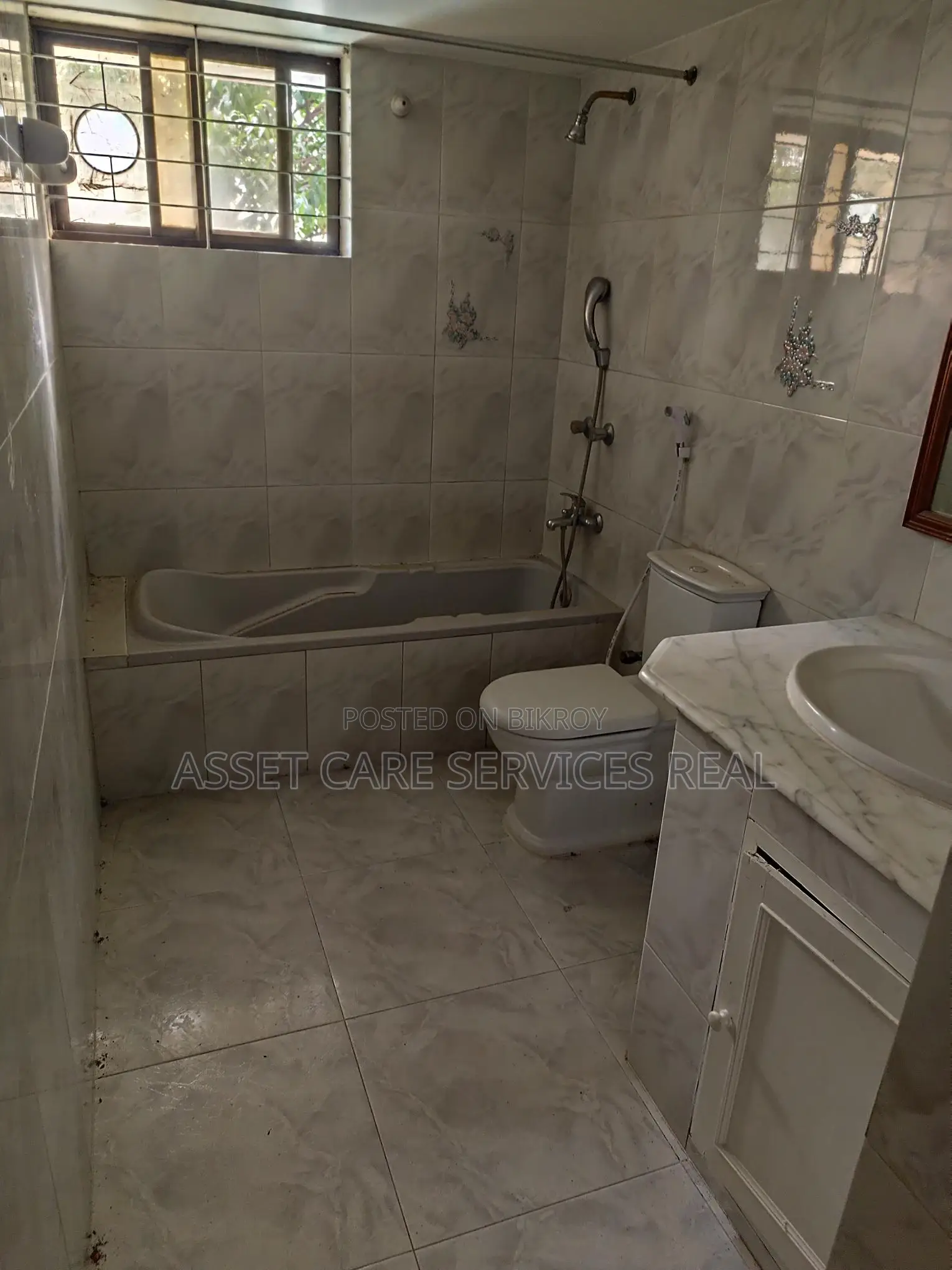 3500-Sqft Lake View Beautiful 4Bed Big Apartment Rent In Gulshan in Gulshan
