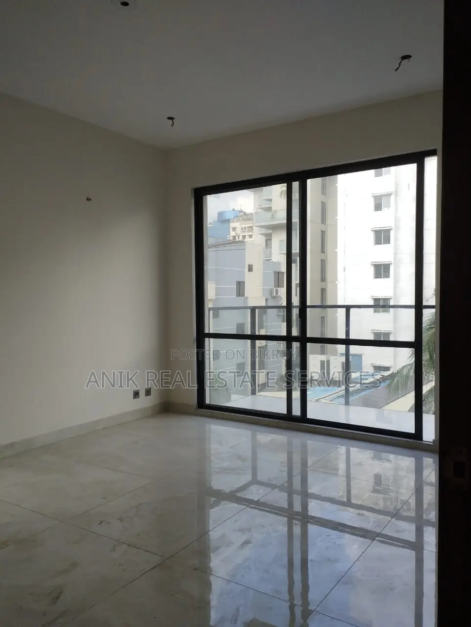 Commarcial 2450 Sft Office Space Rent At Banani in Banani
