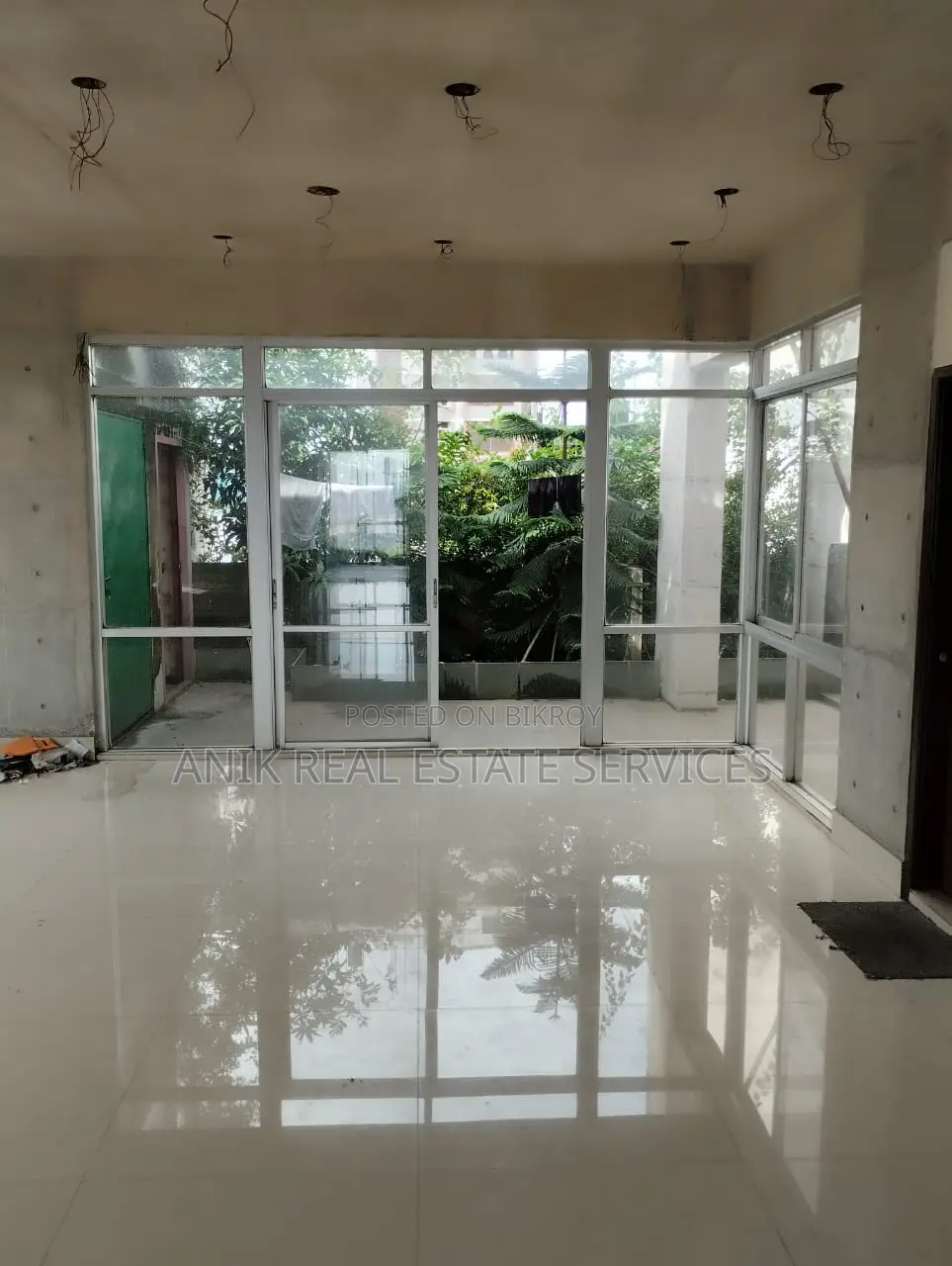 Commarcial 2450 Sft Office Space Rent At Banani in Banani