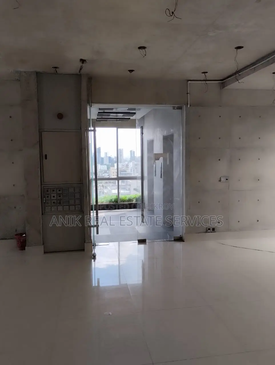 Commarcial 2450 Sft Office Space Rent At Banani in Banani