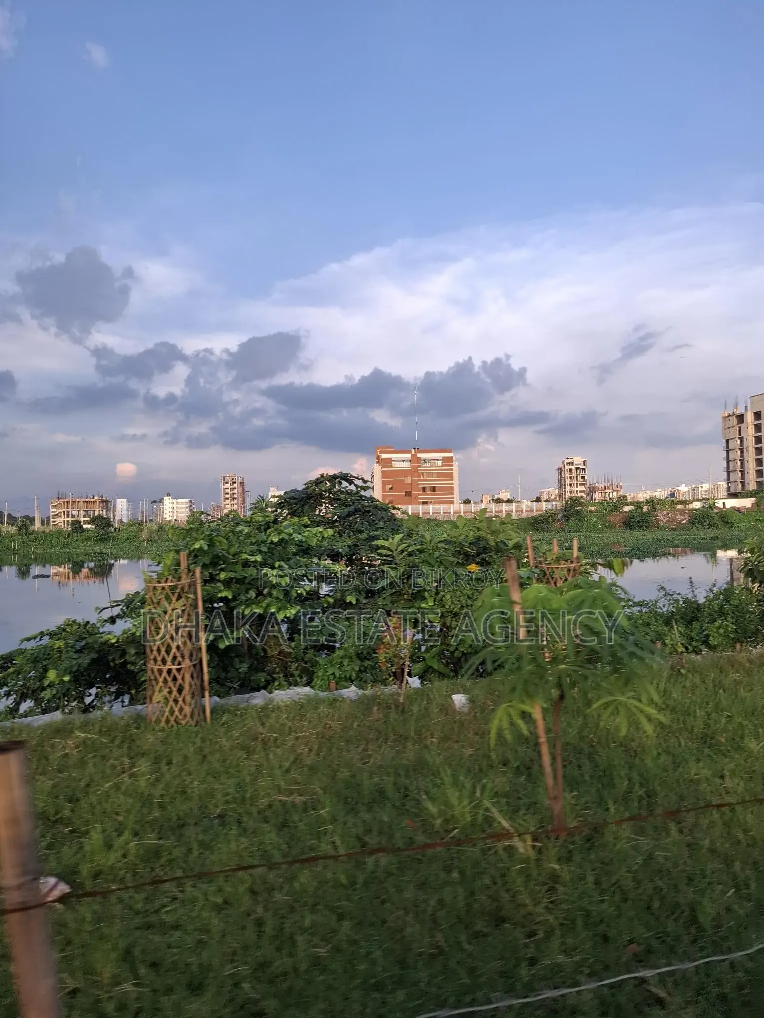 60×30 CORNER DIRECT LAKE FACING PLOT in Uttara