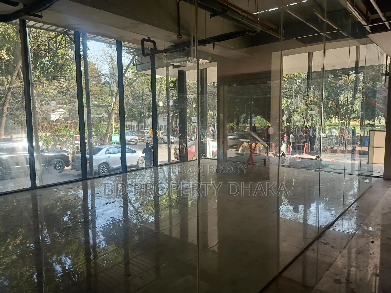 2700 Sqft Open Shop/showroom Ground floor rent in Banani