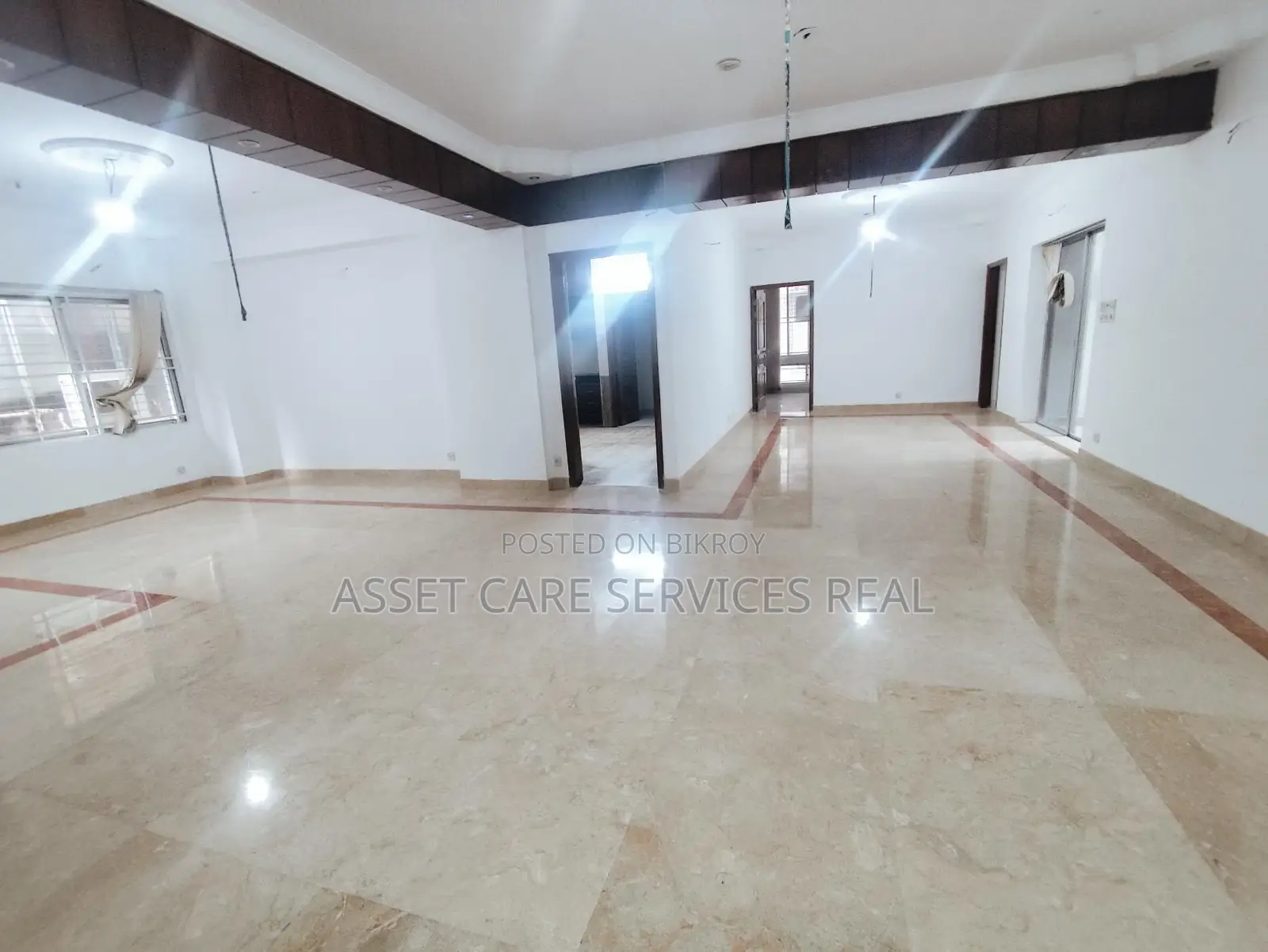 Gulshan-2 Nearby Circle 4000-Sqft Beautiful Office Space Rent in Gulshan