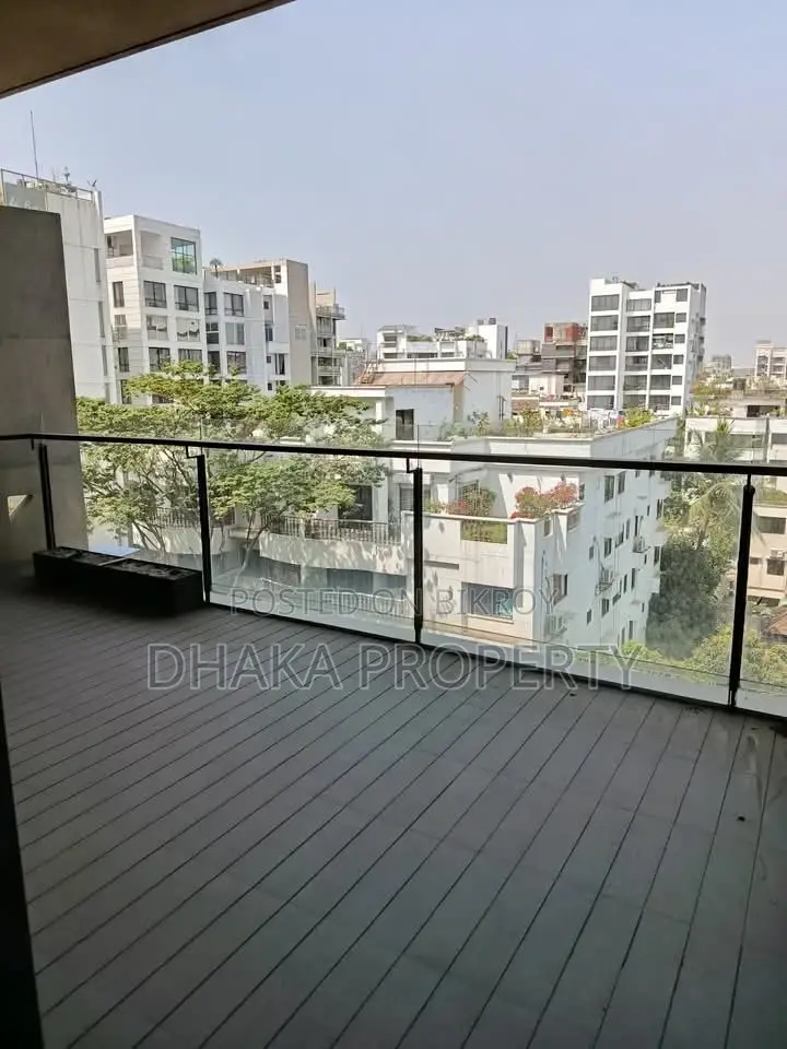 Swimming Pool & Gym Facilities Luxury Apartment Rent in Baridhara in Baridhara
